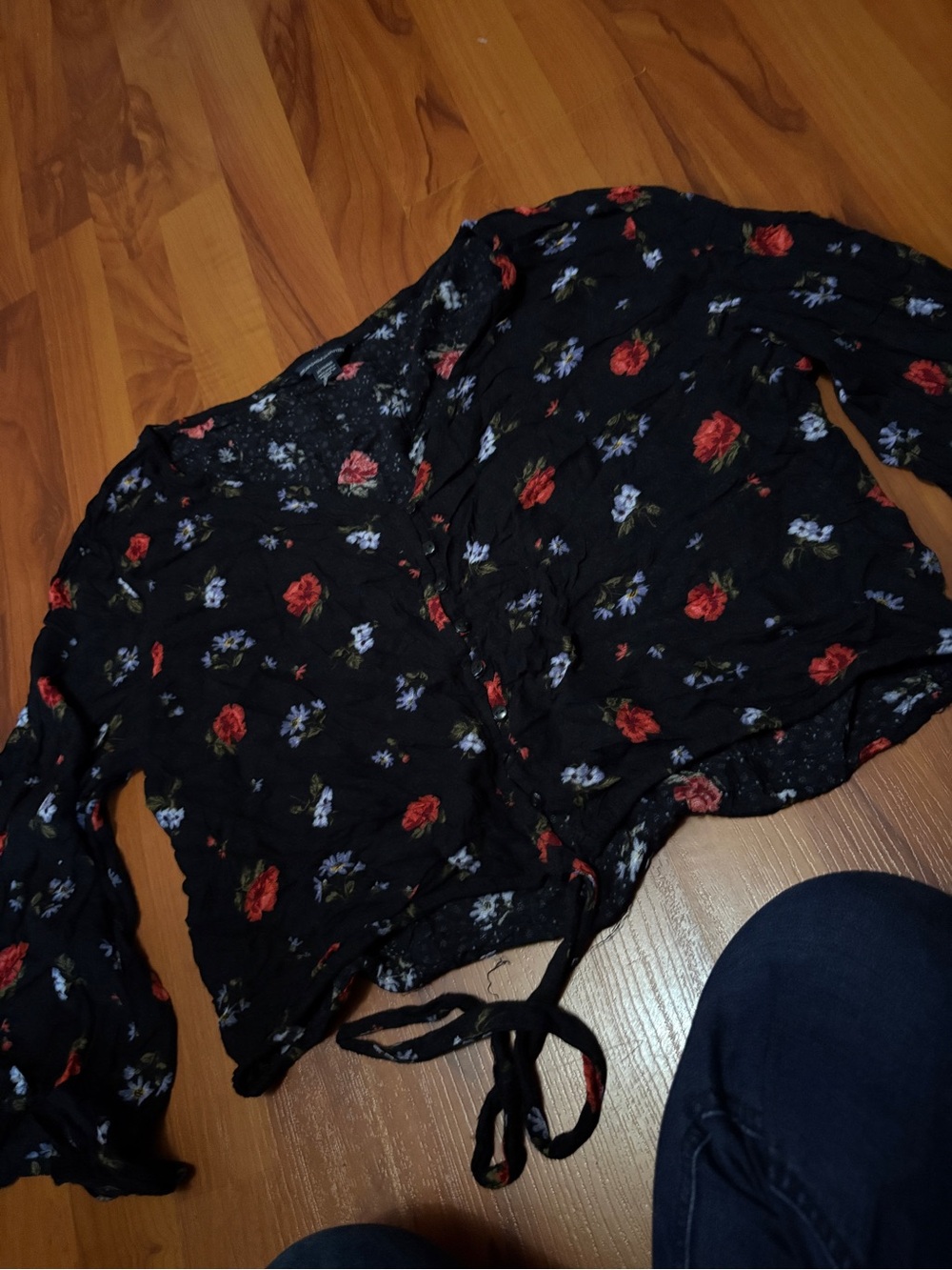 Vintage American Eagle Outfitters Black Floral Tie-Front Blouse